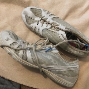 varsity cheerleaders shoes